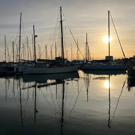 Apartment 10 To Ocean